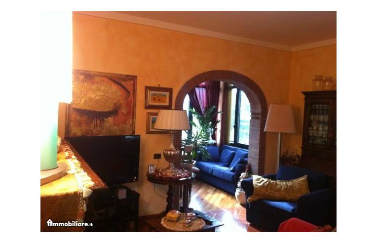 casa indipendente in vendita a Capraia e Limite in zona Castra