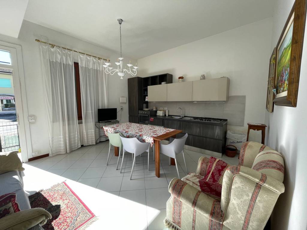 appartamento in vendita a Capraia e Limite in zona Limite sull' Arno