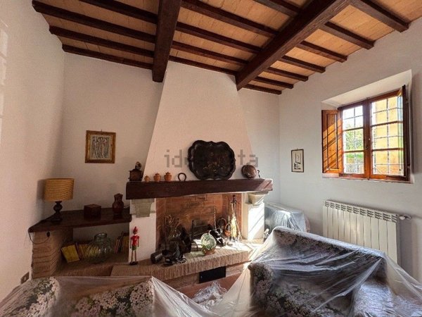 casa indipendente in vendita a Capraia e Limite