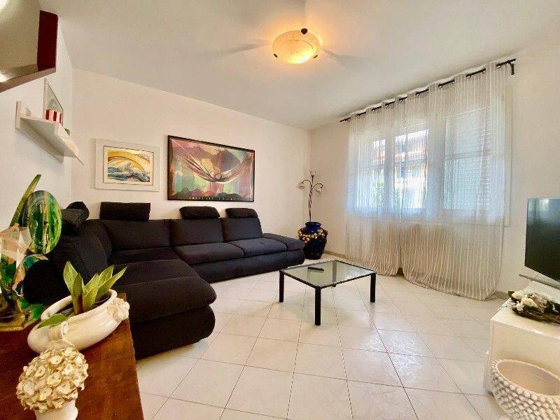 casa indipendente in vendita a Capraia e Limite