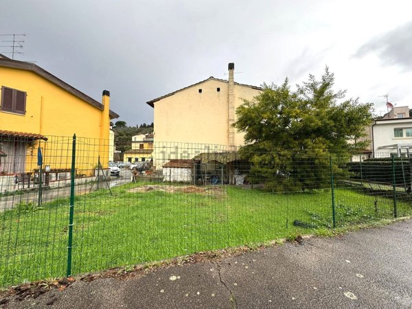 appartamento in vendita a Capraia e Limite