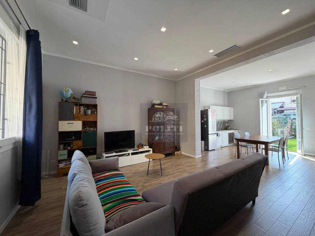 casa indipendente in vendita a Capraia e Limite