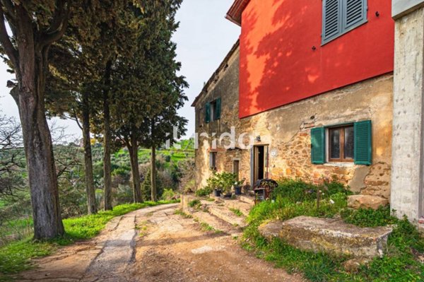 casa indipendente in vendita a Capraia e Limite in zona Castra