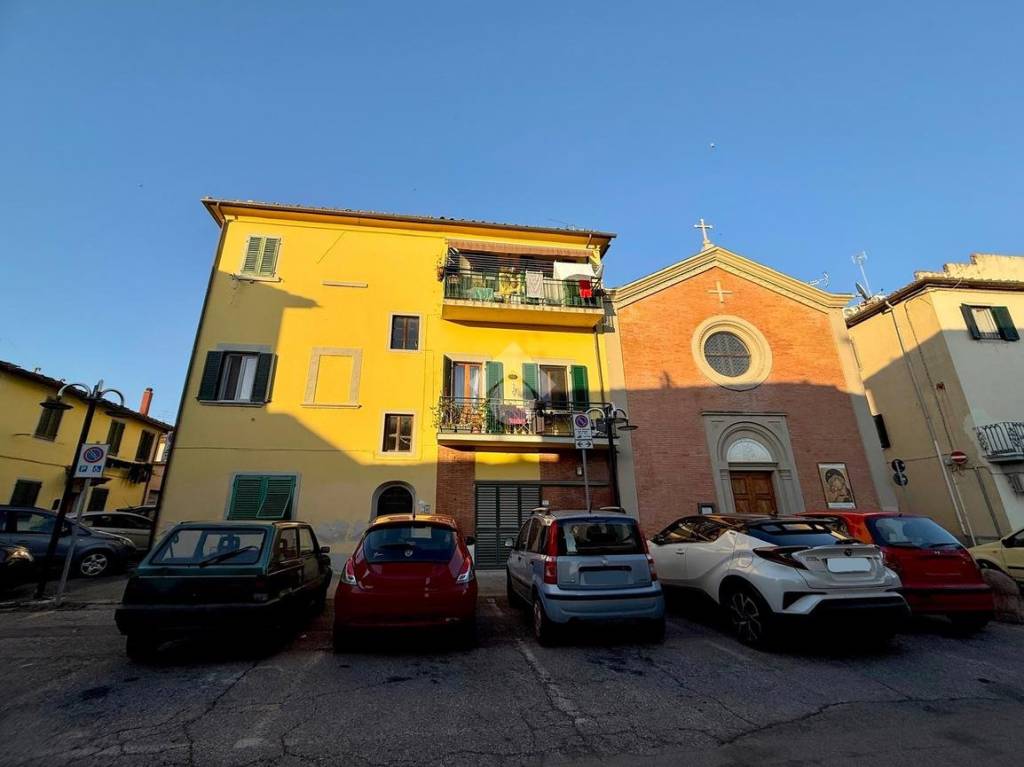 appartamento in vendita a Capraia e Limite in zona Limite sull' Arno