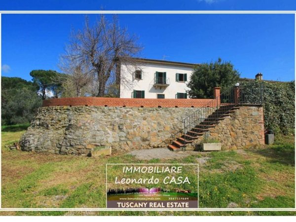 casa indipendente in vendita a Capraia e Limite in zona Castra
