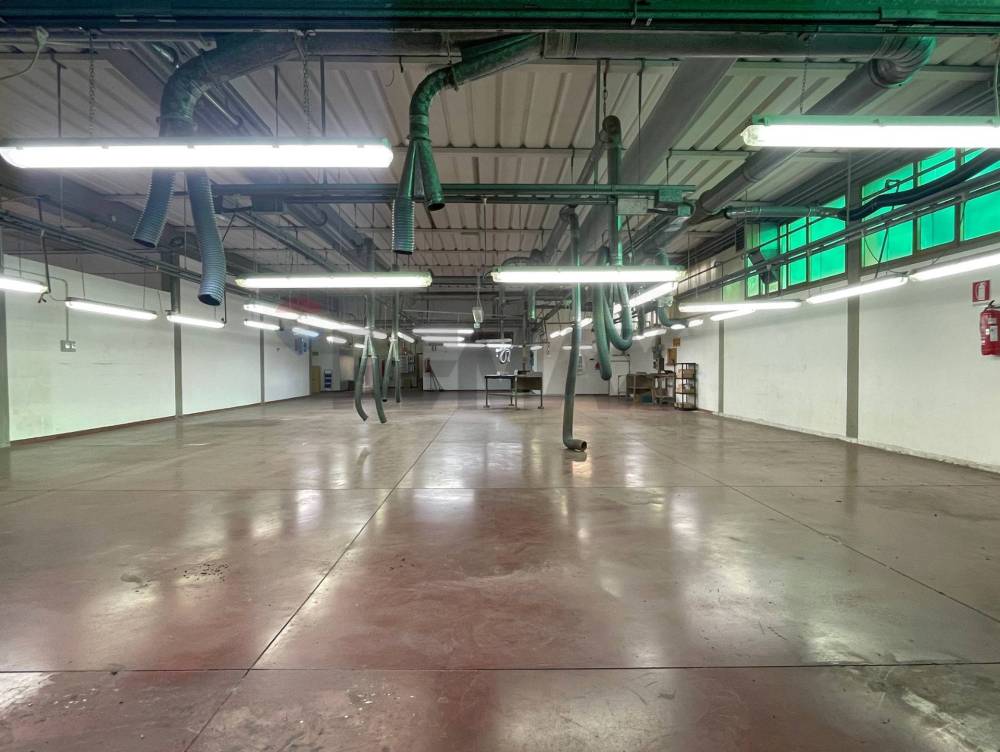 locale commerciale in vendita a Capraia e Limite