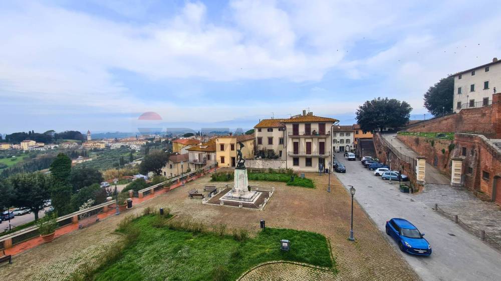 appartamento in vendita a Capraia e Limite