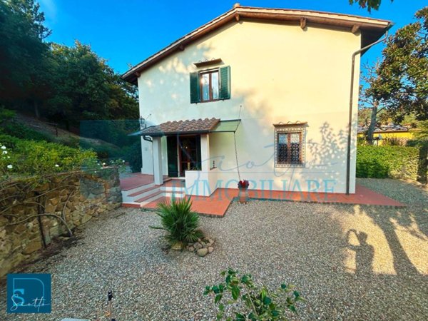 casa indipendente in vendita a Capraia e Limite in zona Castra