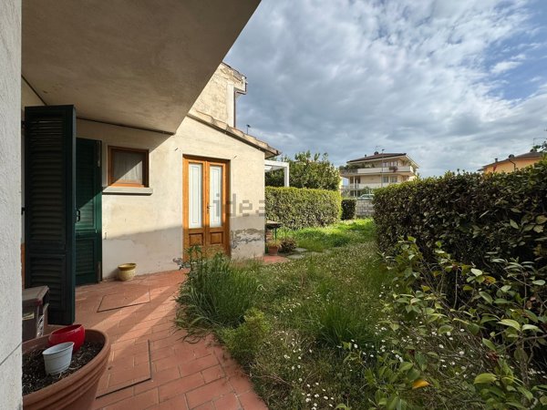 casa indipendente in vendita a Capraia e Limite