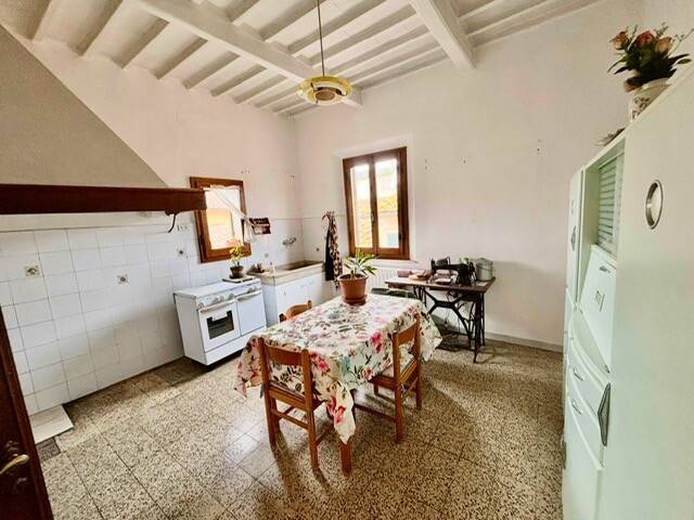 appartamento in vendita a Capraia e Limite