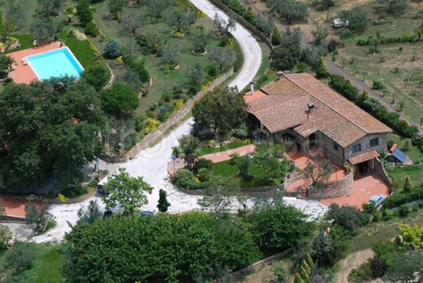 casa indipendente in vendita a Capraia e Limite