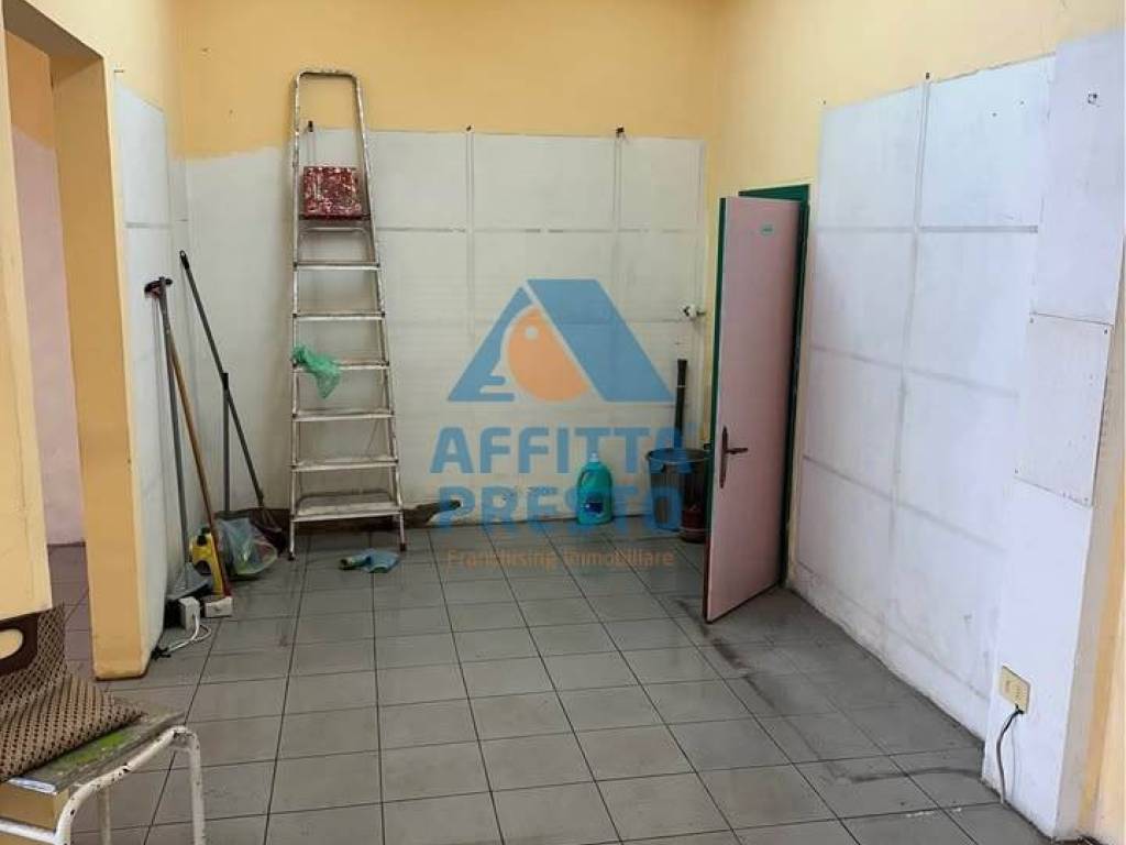 negozio in vendita a Capraia e Limite