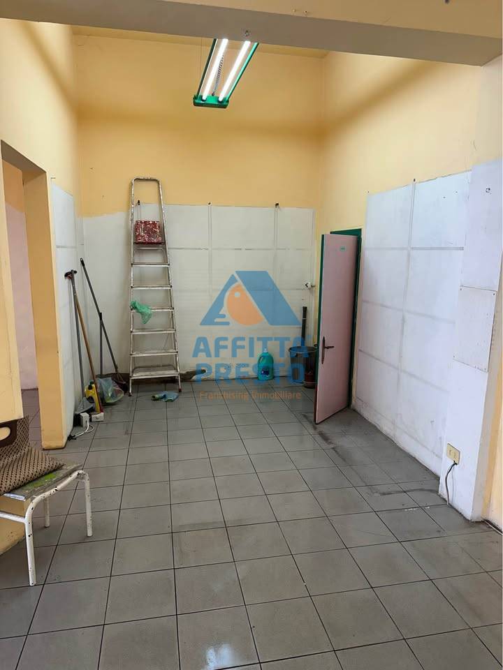 negozio in vendita a Capraia e Limite