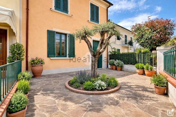 casa indipendente in vendita a Capraia e Limite in zona Limite sull' Arno