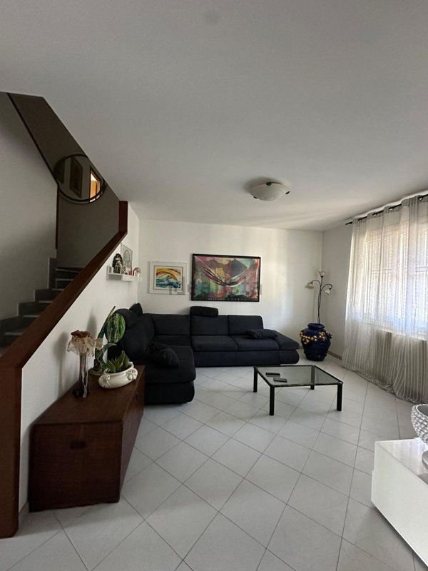 casa indipendente in vendita a Capraia e Limite