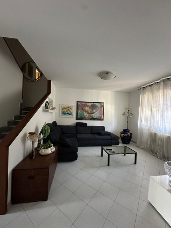 casa indipendente in vendita a Capraia e Limite