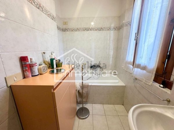 casa indipendente in vendita a Capraia e Limite