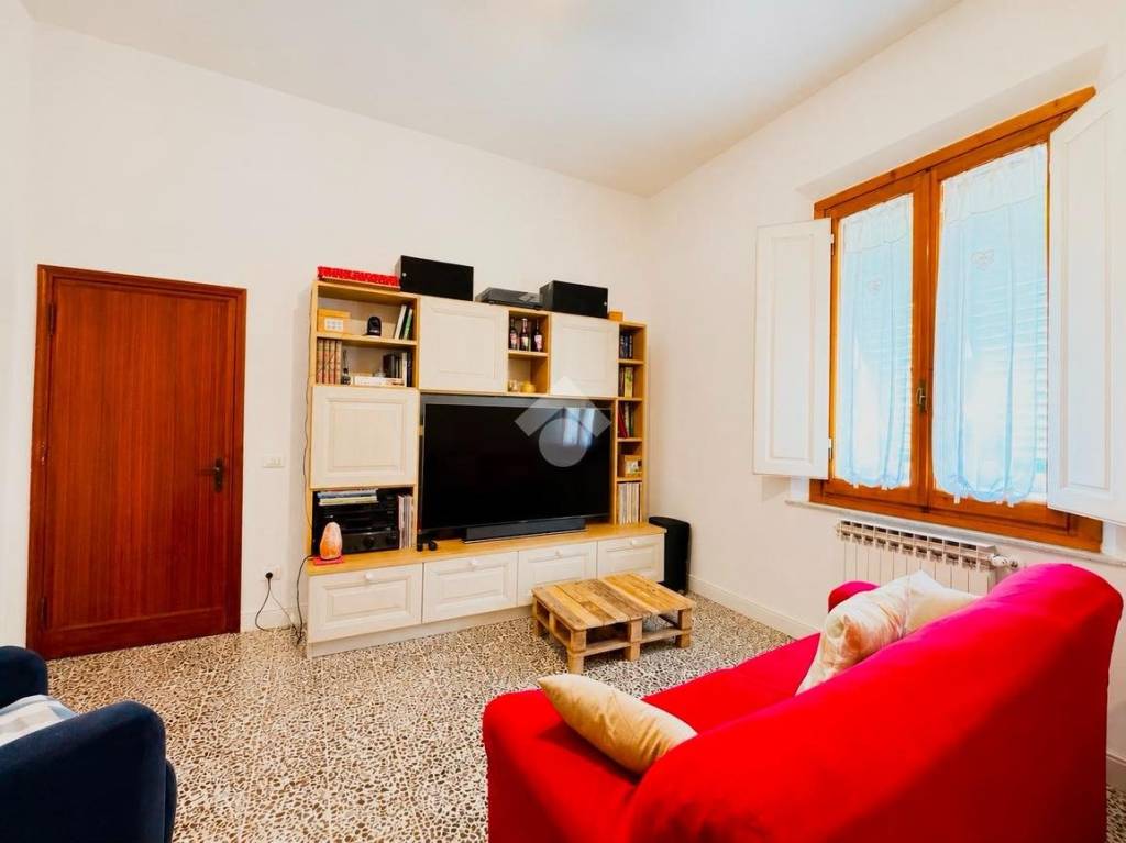 casa indipendente in vendita a Capraia e Limite in zona Limite sull' Arno