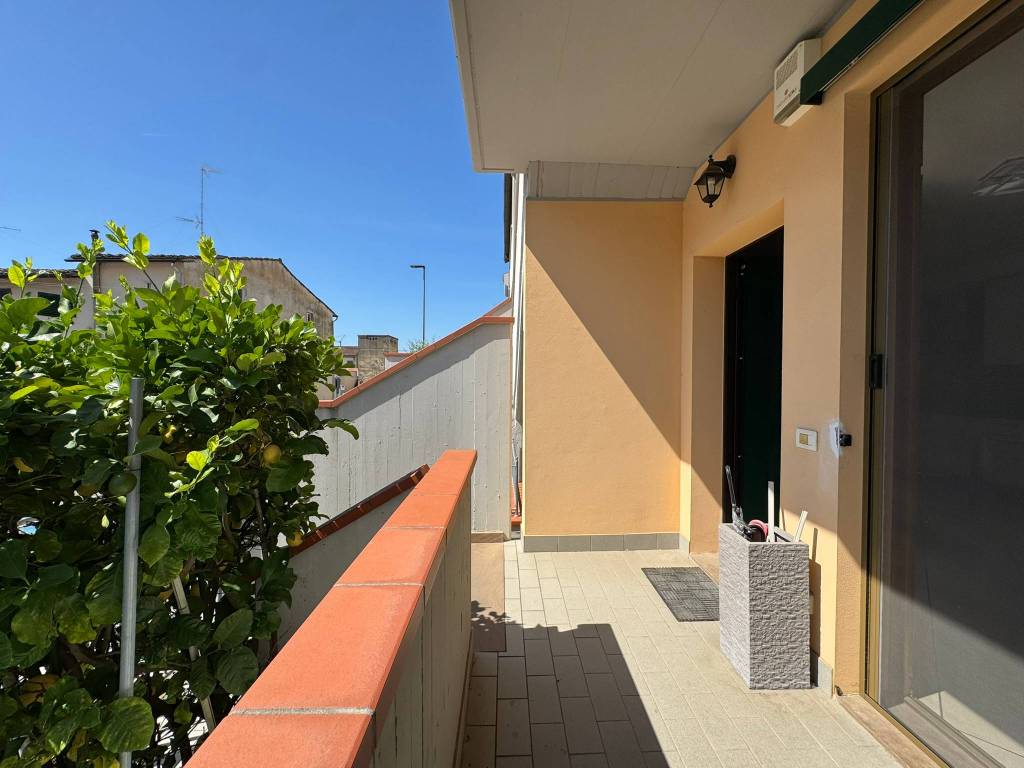 appartamento in vendita a Capraia e Limite in zona Limite sull' Arno