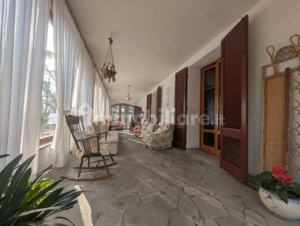 casa indipendente in vendita a Capraia e Limite in zona Castra