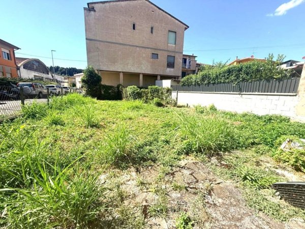 casa indipendente in vendita a Capraia e Limite in zona Limite sull' Arno