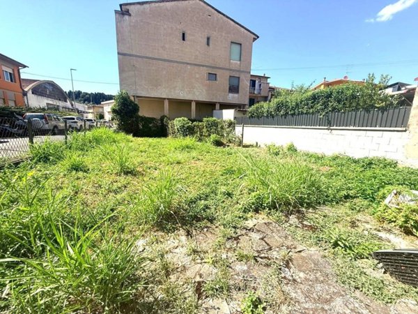 casa indipendente in vendita a Capraia e Limite in zona Limite sull' Arno