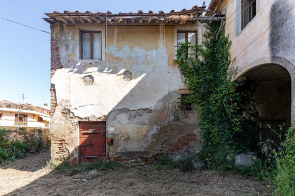 casa indipendente in vendita a Capraia e Limite in zona Castra