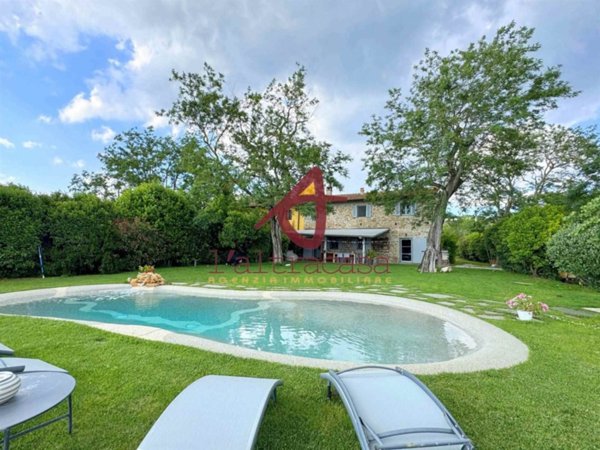 casa indipendente in vendita a Capraia e Limite