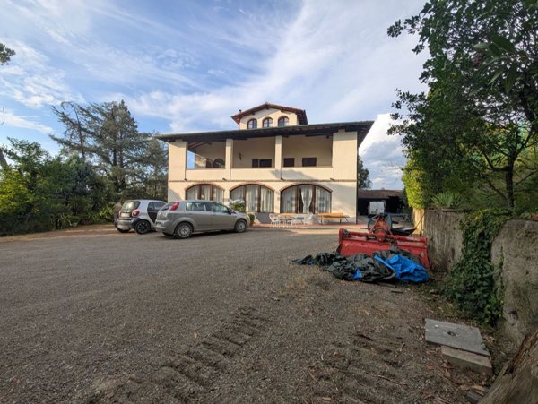 casa indipendente in vendita a Capraia e Limite in zona Castra