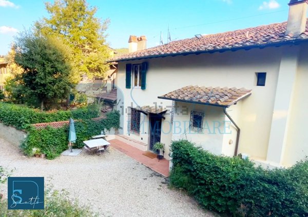 casa indipendente in vendita a Capraia e Limite in zona Castra