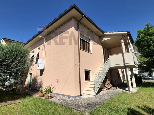 casa indipendente in vendita a Capraia e Limite in zona Limite sull' Arno