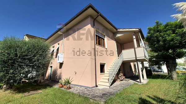 casa indipendente in vendita a Capraia e Limite in zona Limite sull' Arno