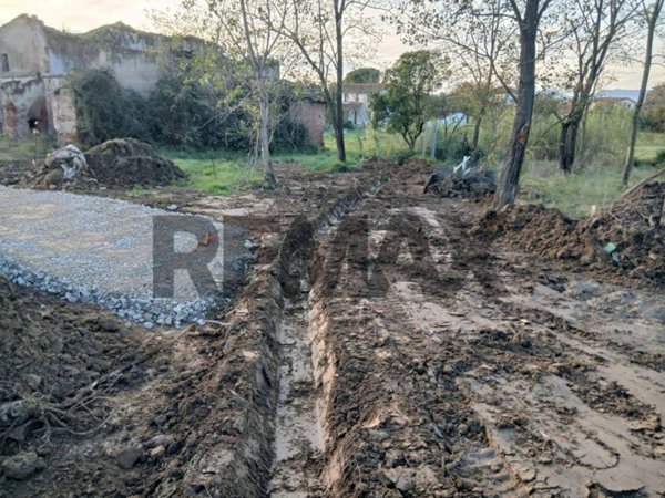 casa indipendente in vendita a Capraia e Limite