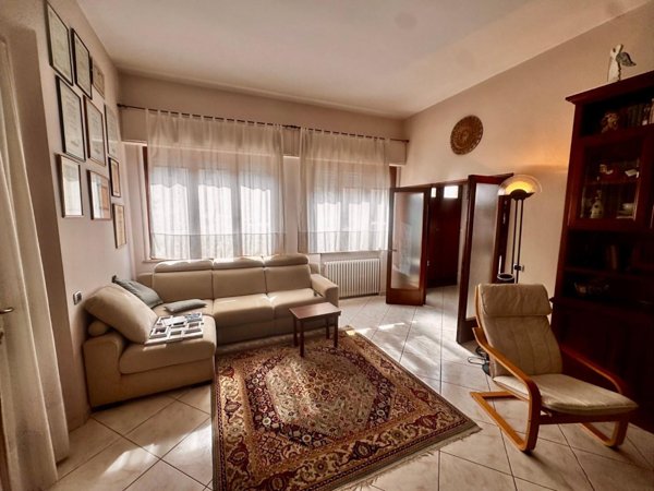 casa indipendente in vendita a Capraia e Limite in zona Limite sull' Arno