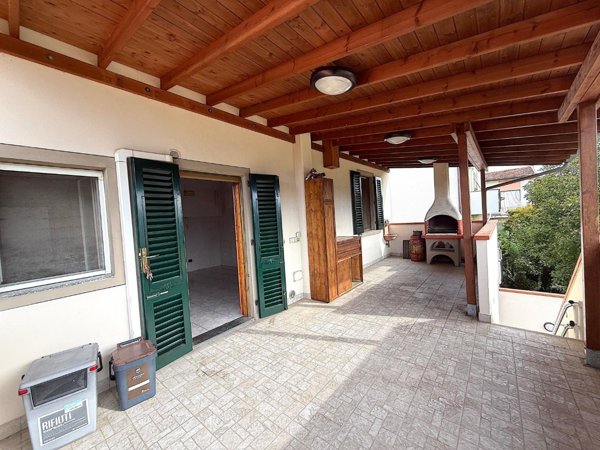 appartamento in vendita a Capraia e Limite in zona Capraia Fiorentina