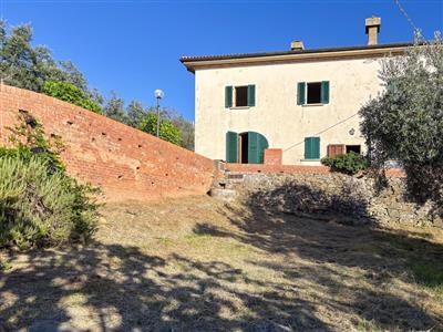 casa indipendente in vendita a Capraia e Limite in zona Castra
