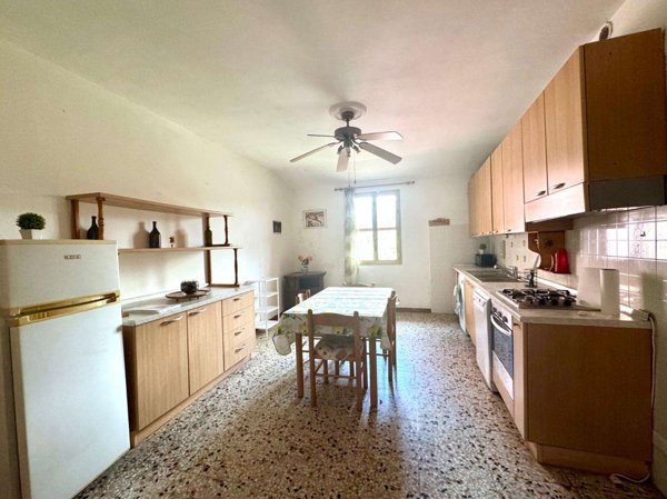 intera palazzina in vendita a Castelfiorentino in zona Dogana