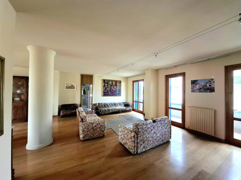 appartamento in vendita a Castelfiorentino in zona Cambiano