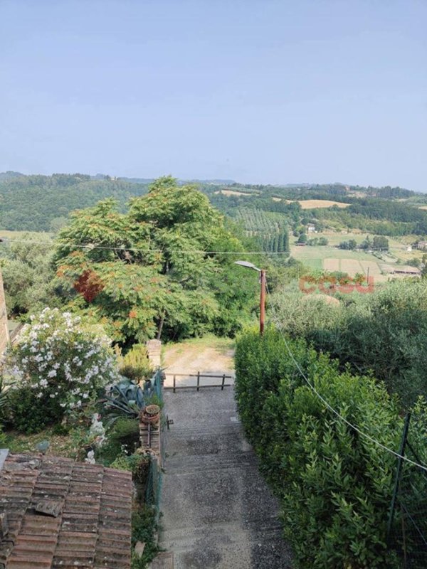 appartamento in vendita a Castelfiorentino in zona Castelnuovo d'Elsa