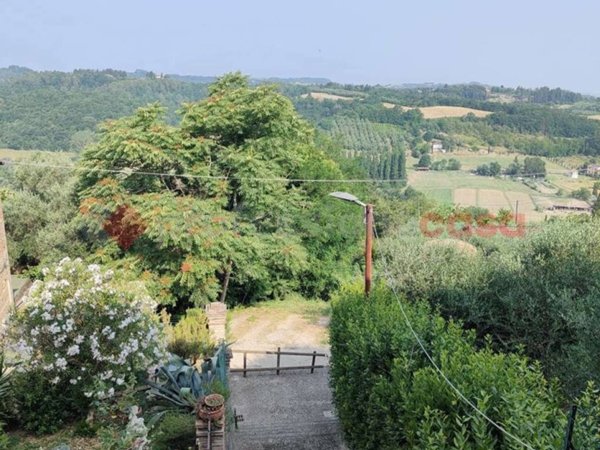 appartamento in vendita a Castelfiorentino in zona Castelnuovo d'Elsa
