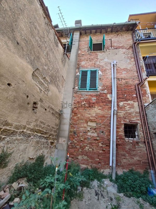 appartamento in vendita a Castelfiorentino in zona Castelnuovo d'Elsa
