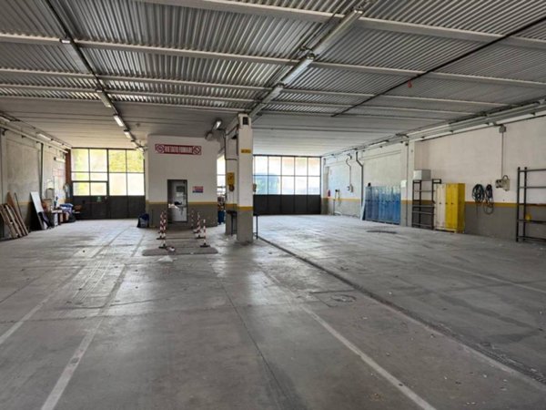 locale commerciale in vendita a Castelfiorentino