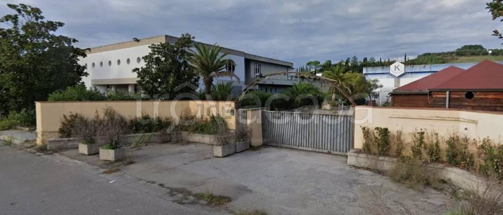 locale commerciale in vendita a Castelfiorentino