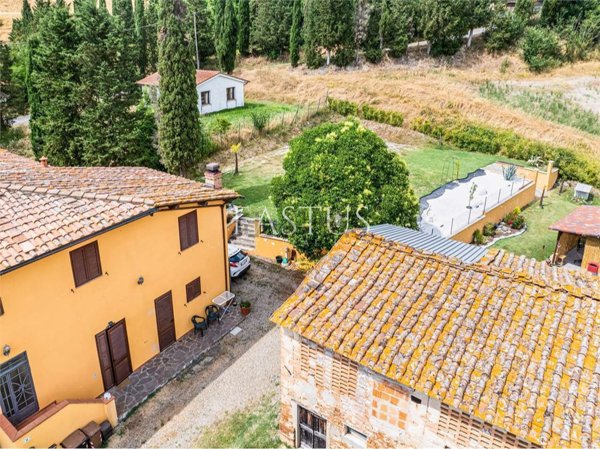 casa indipendente in vendita a Castelfiorentino in zona Petrazzi