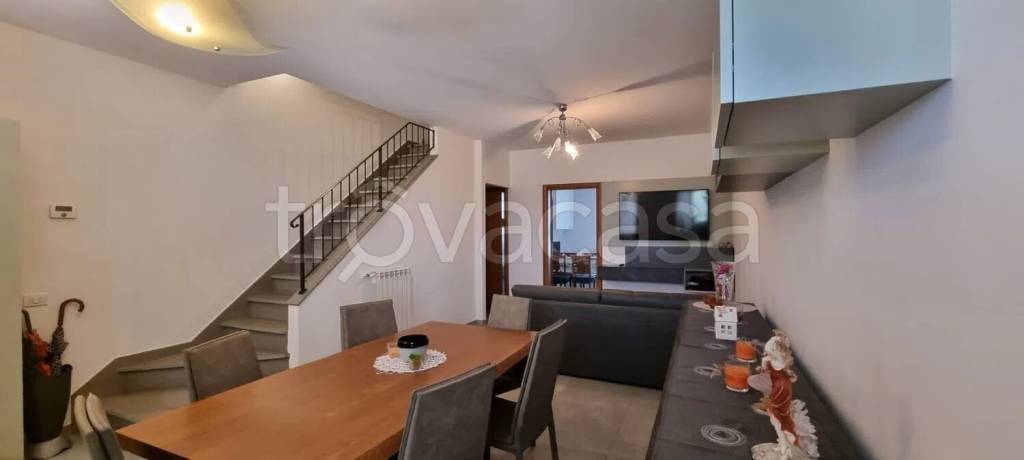 casa indipendente in vendita a Castelfiorentino in zona Petrazzi