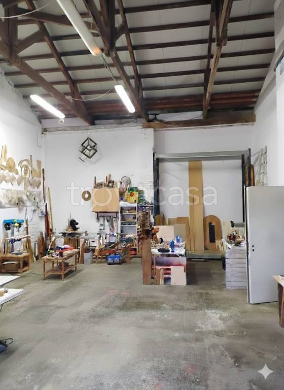 locale commerciale in vendita a Castelfiorentino in zona Cambiano