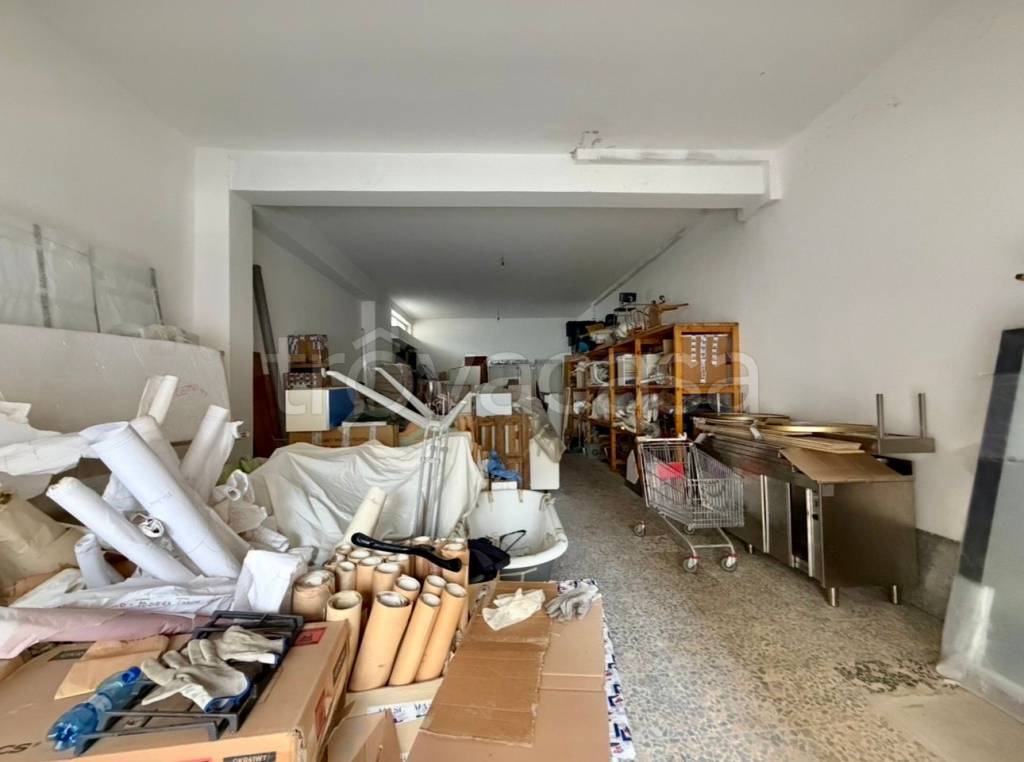 locale commerciale in vendita a Castelfiorentino