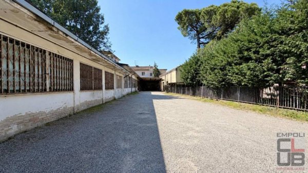 locale commerciale in vendita a Castelfiorentino