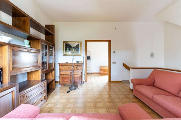 intera palazzina in vendita a Castelfiorentino in zona Cambiano