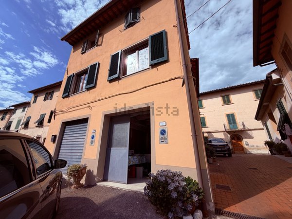 appartamento in vendita a Castelfiorentino in zona Castelnuovo d'Elsa